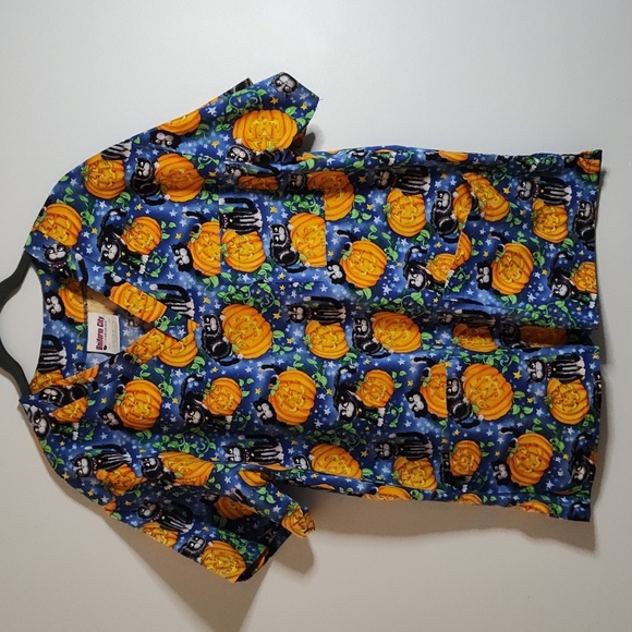 Halloween Black Cat & Pumpkin Blue Scrub Top Size M Short Sleeve V Neck Pullover - Picture 1 of 11